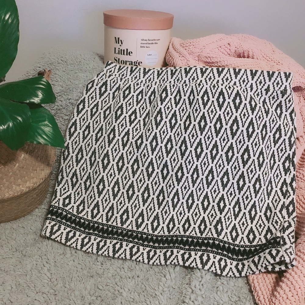 H&M Black & White Boho Aztec Mini Skirt